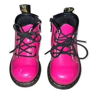 Dr. Martens pink boot, sz 6 toddler
